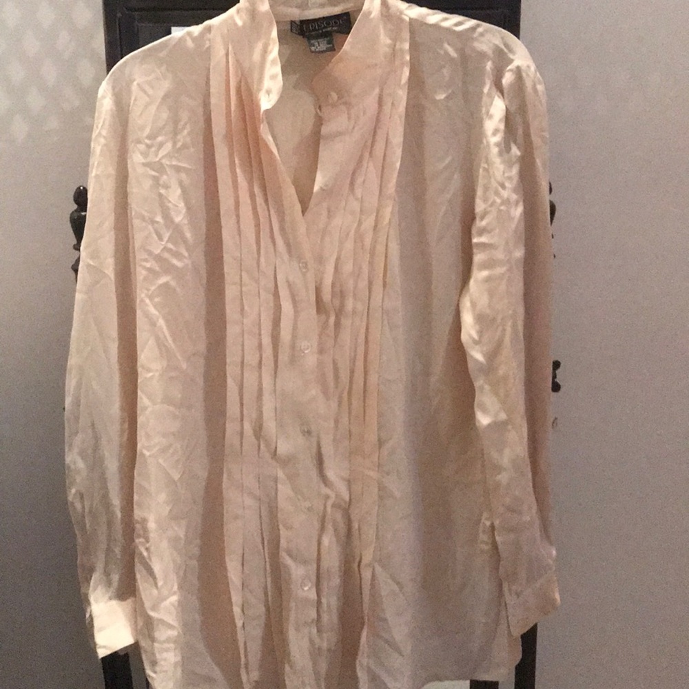 EPISODE blouse. 100% Silk - Size 6